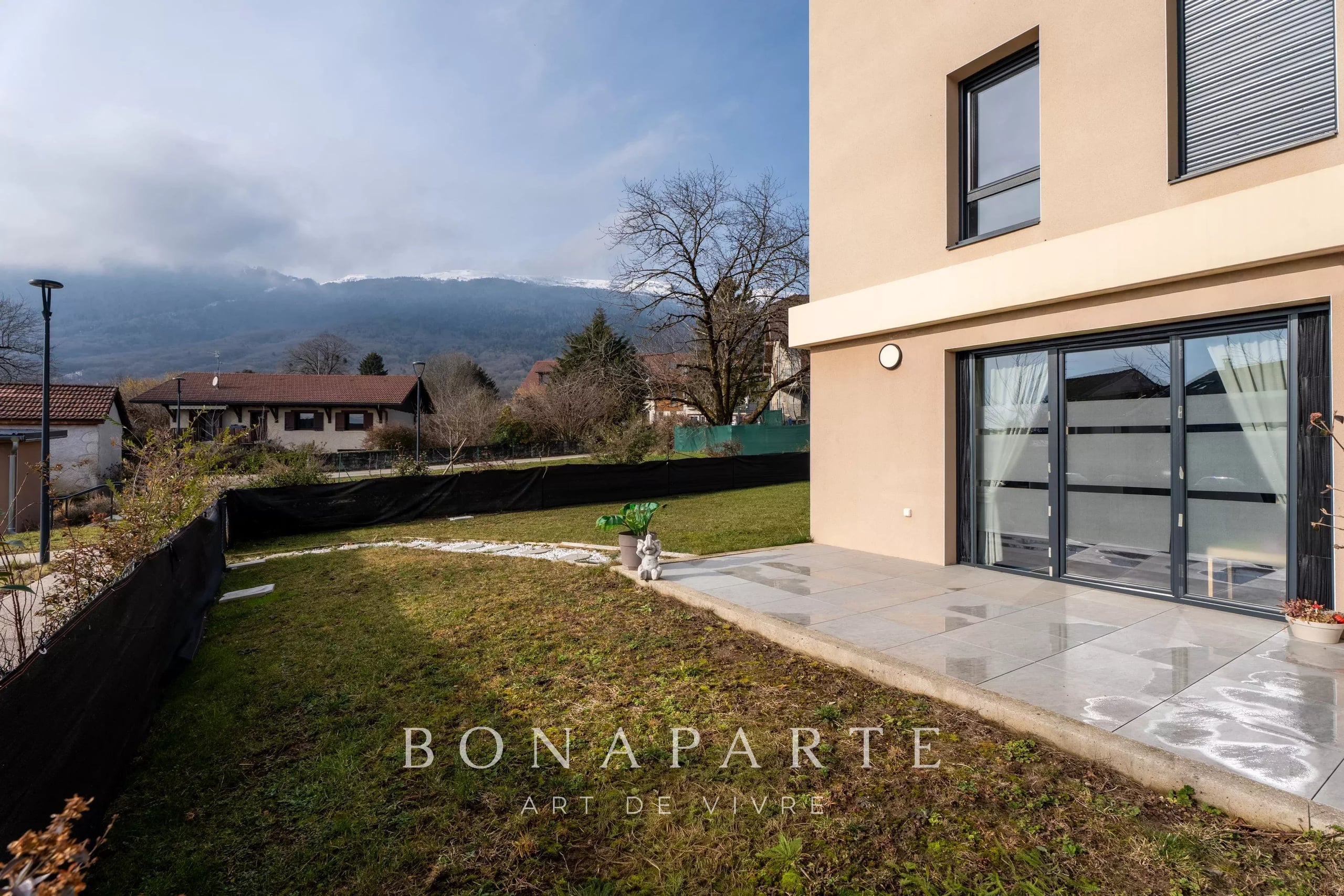 CROZET – APPARTEMENT 4 PIÈCES AVEC JARDIN